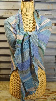 Invero Dreiecktuch Kyra Fjord, reine Merinowolle